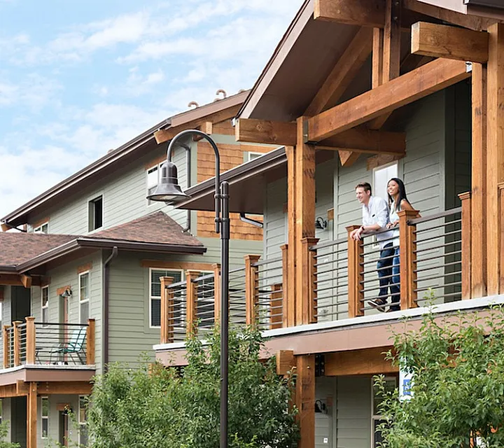 Carriage House - Wooded Balcony