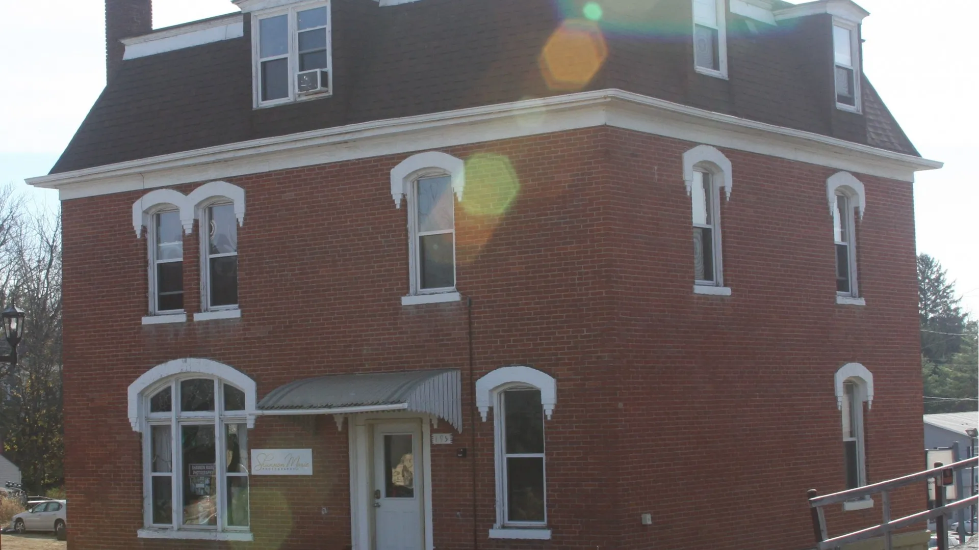195 E Main Exterior