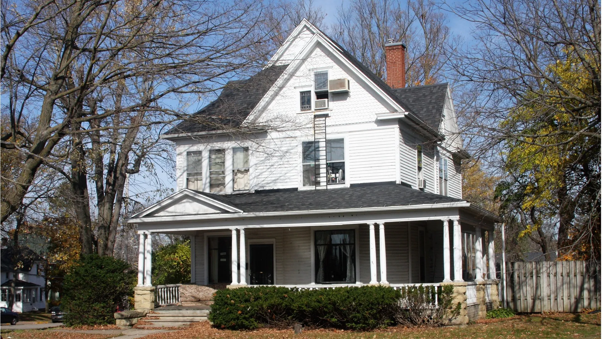 590 Main Exterior