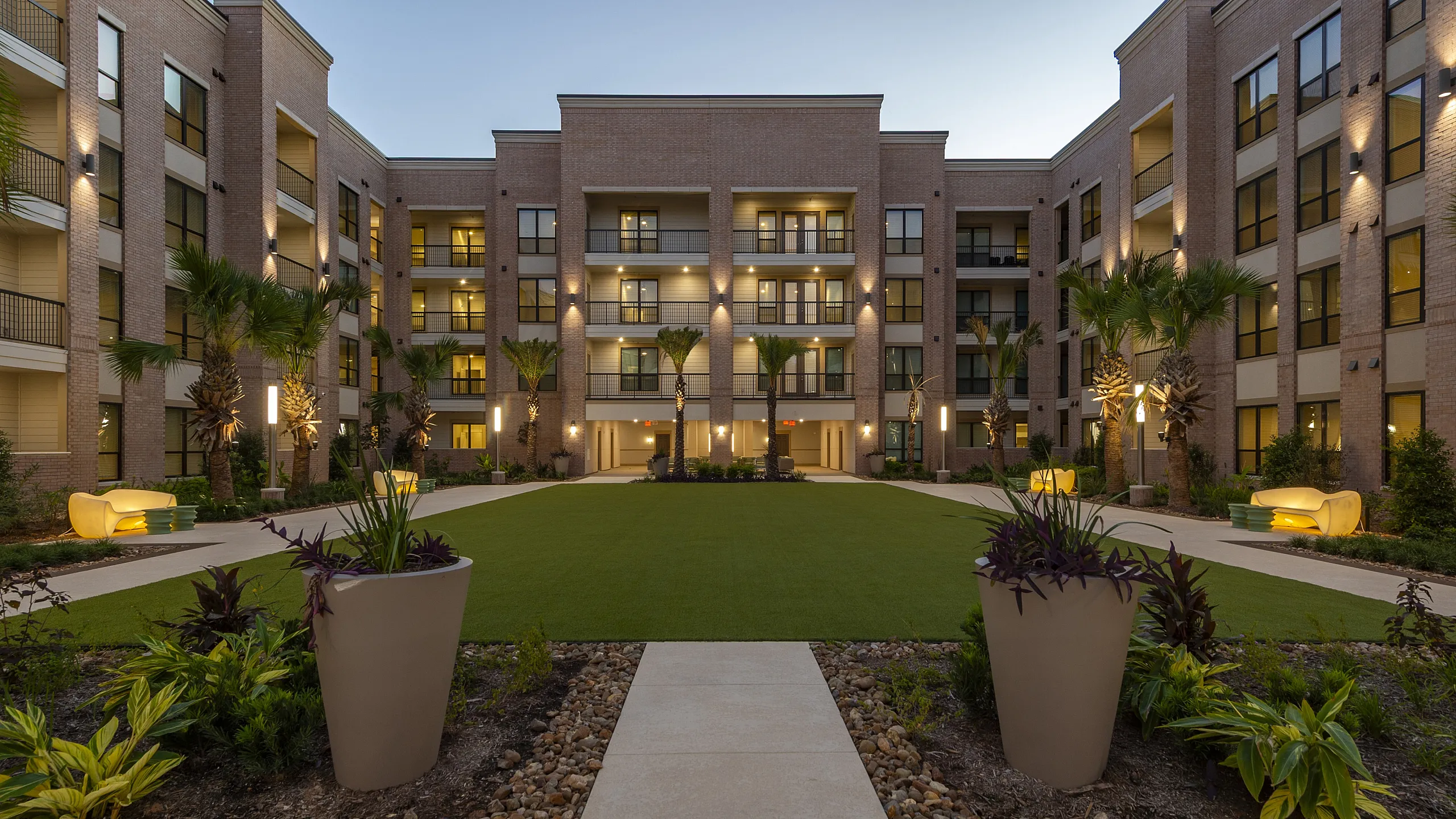 Boardwalk Square - Courtyard View