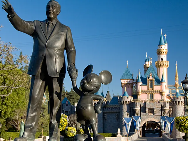 Disneylan castle and mickey statue