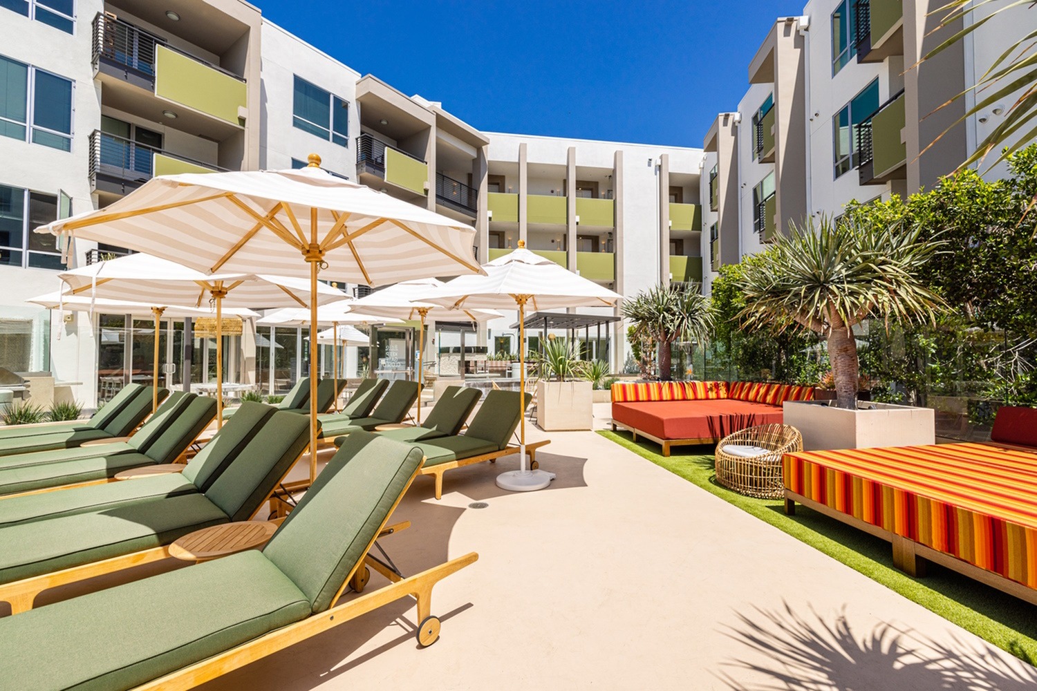 Pool Side Cabanas  | Brio Apartments | Apartments in Glendale, CA