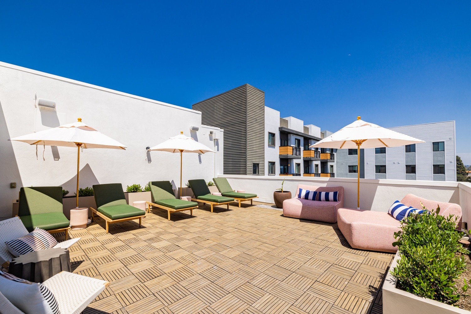 Deck | Brio Apartments | Apartments in Glendale, CA