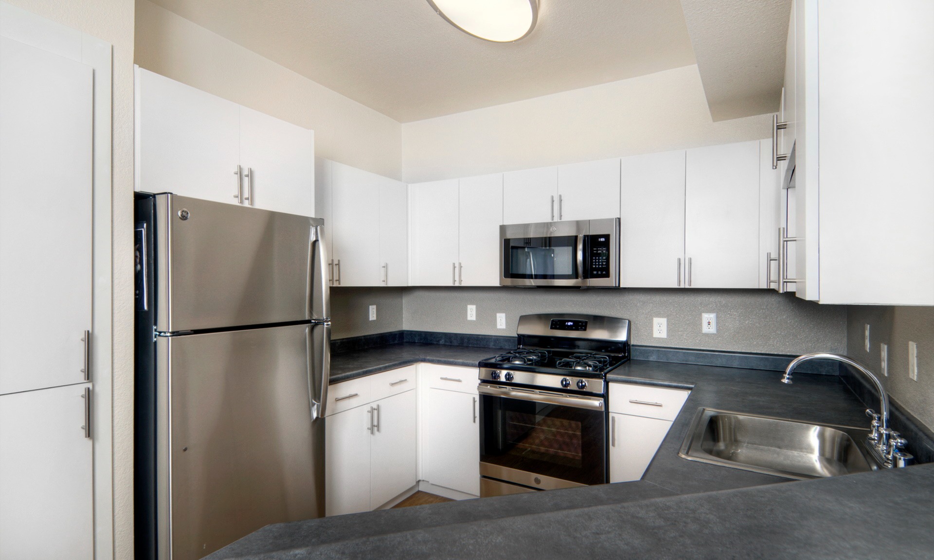 Kitchen Bedroom  | Fountains at Emerald Park Apartments | Apartments in Dublin, CA