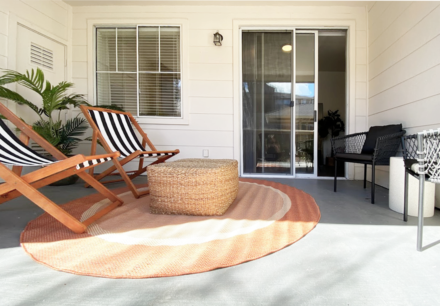 Outdoor Patio  | Fountains at Emerald Park Apartments | Apartments in Dublin, CA