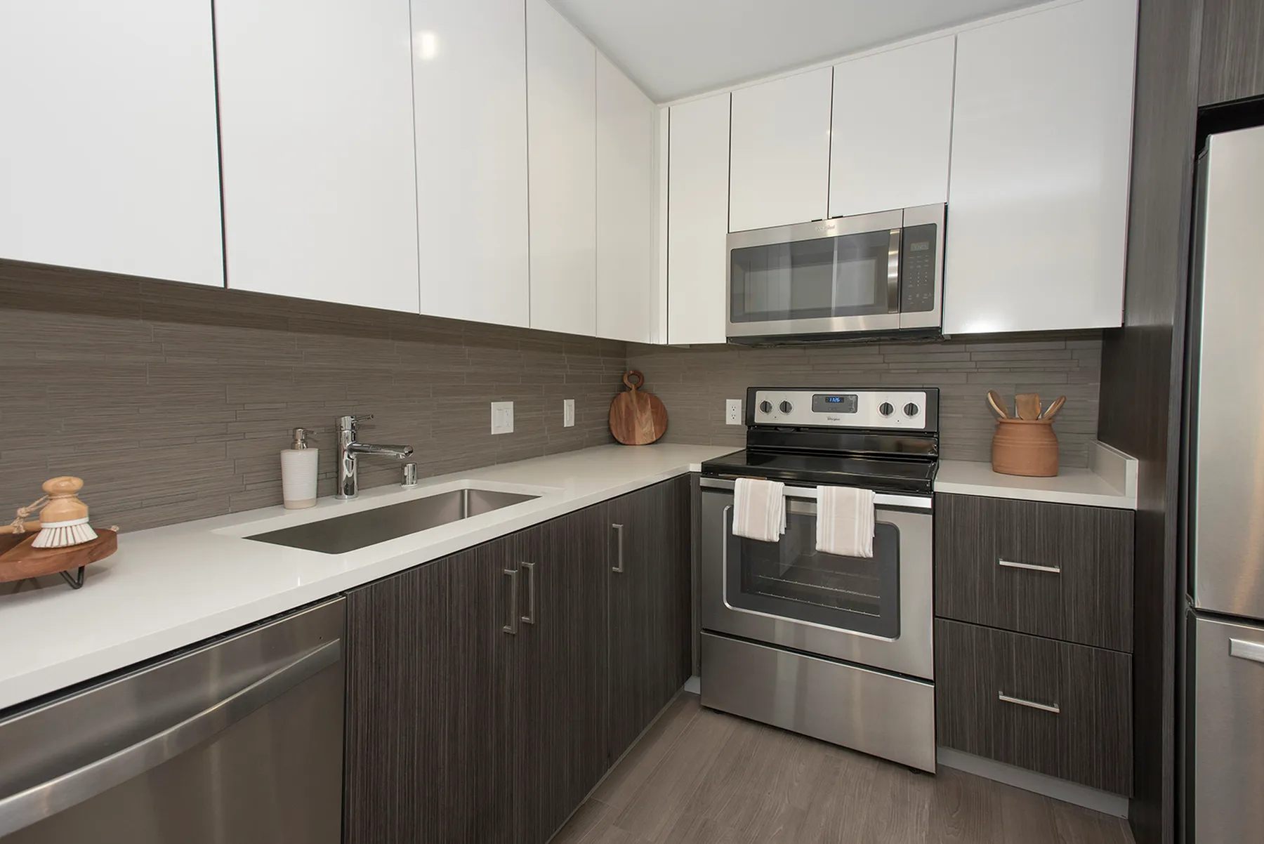 kitchen and kitchen table