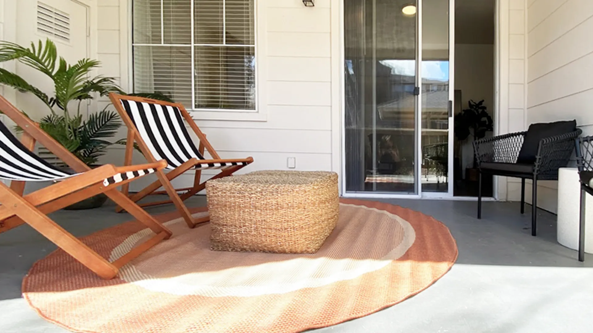 Outdoor Patio  | Fountains at Emerald Park Apartments | Apartments in Dublin, CA