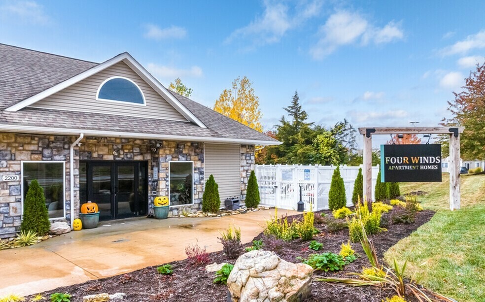 Photos Four Winds Apartments For Rent In Columbia, MO