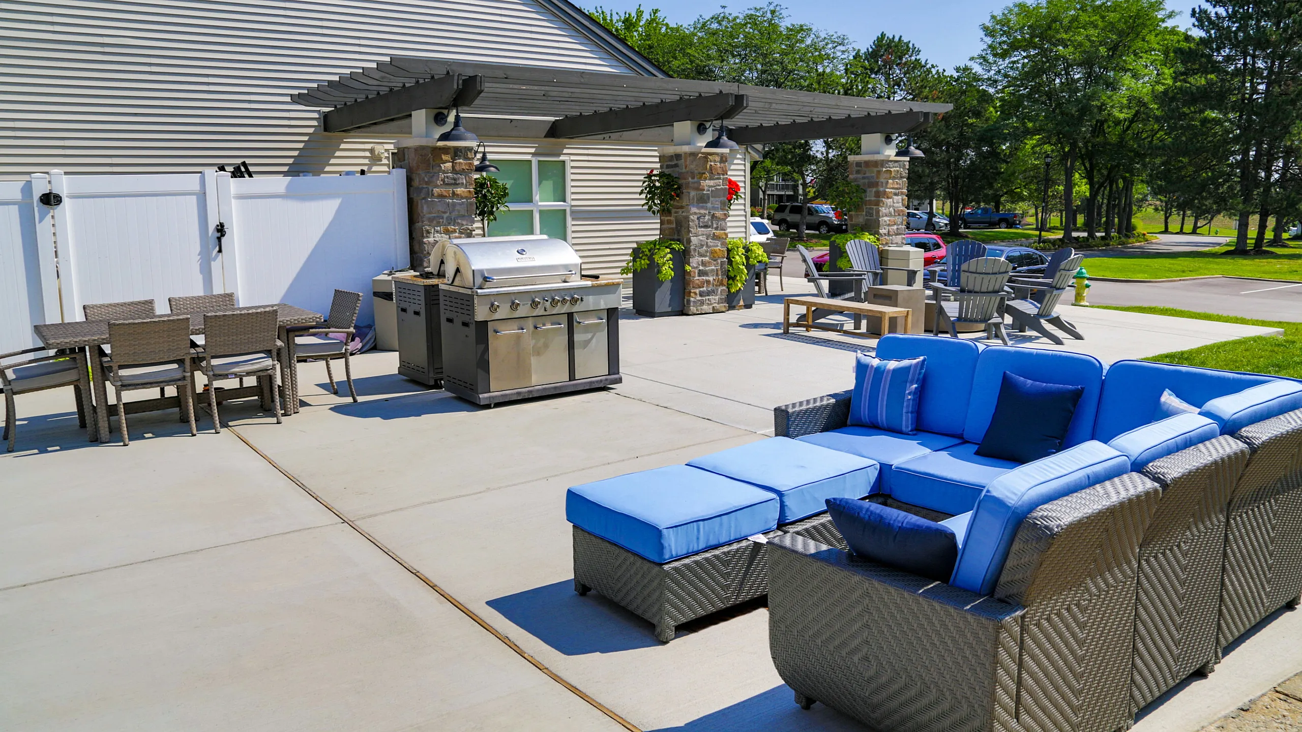 Outdoor Resident Lounge