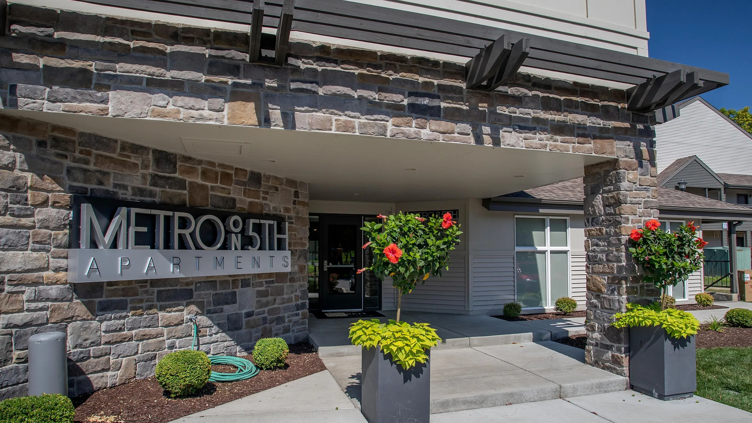 Metro Leasing Office