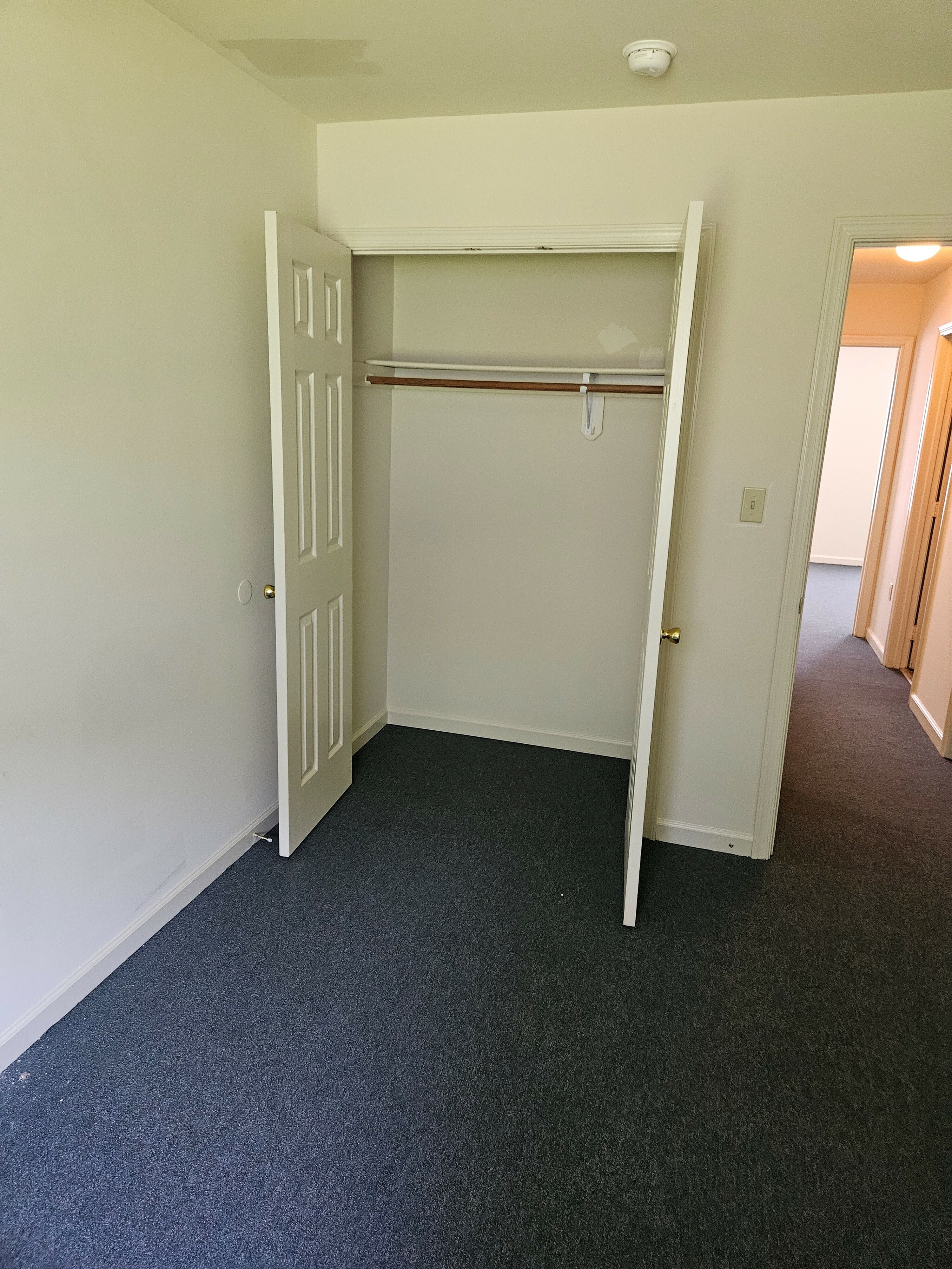 right bed room 1 closet