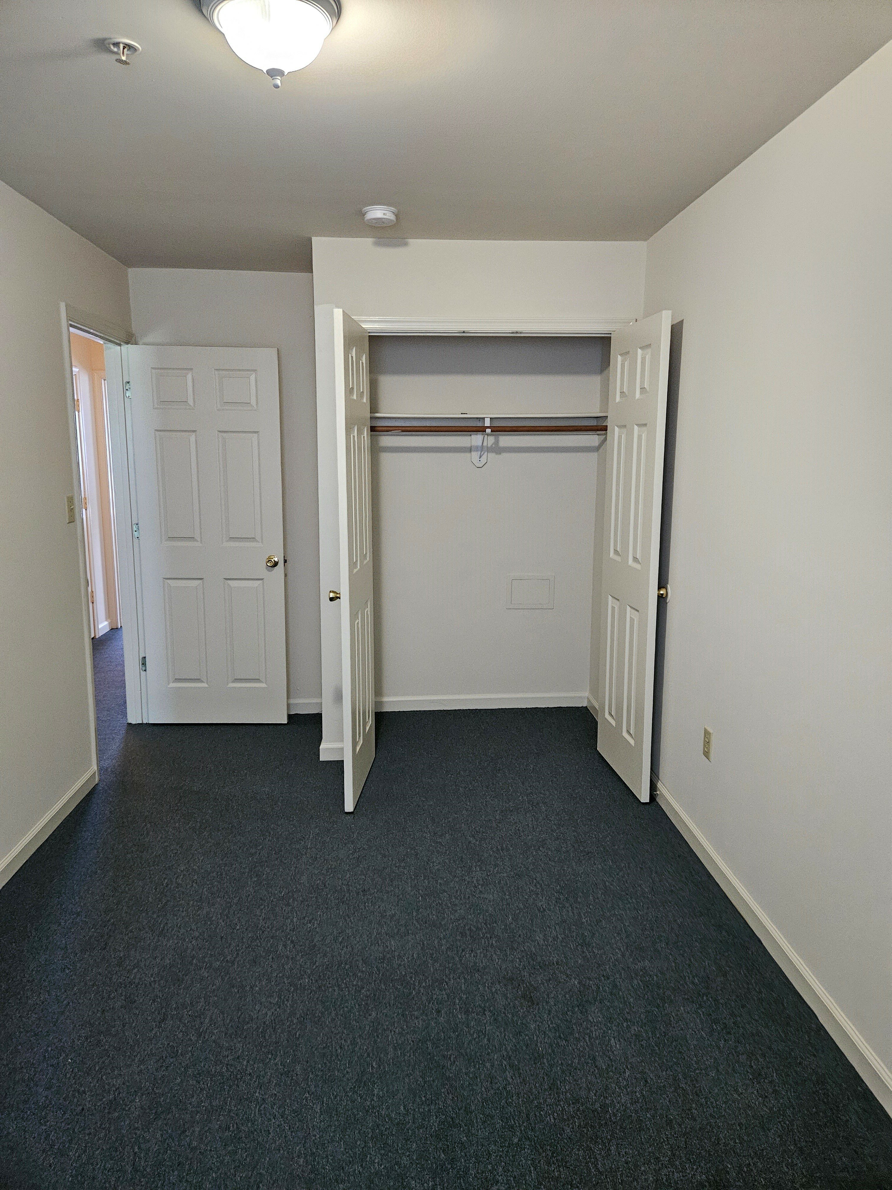 right bed room 2 closet