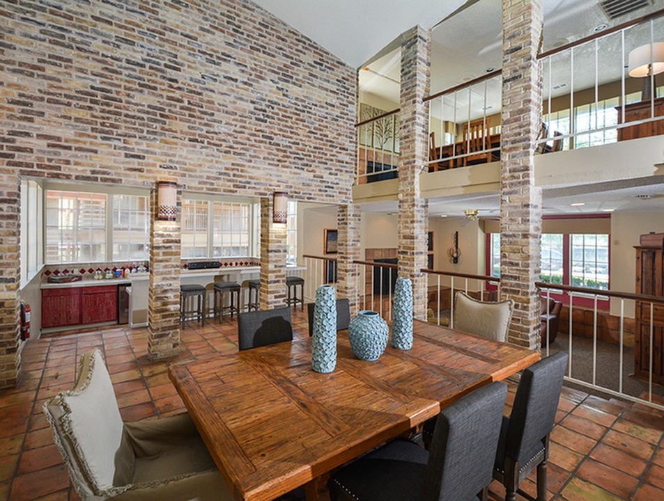 Clubhouse | Kitchen | Tables