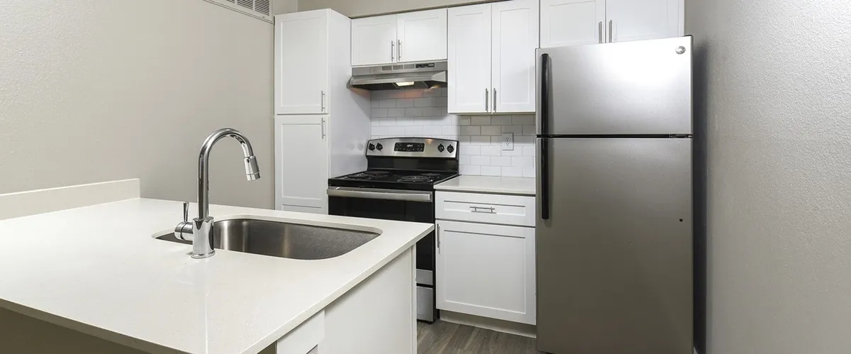 Kitchen | White with stainless steel applicances