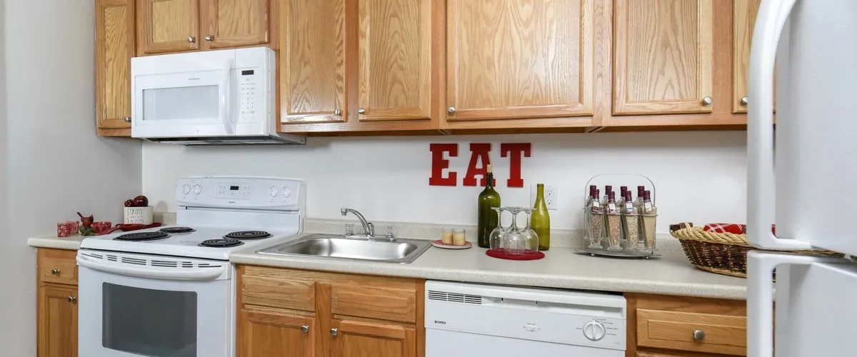 Kitchen | Oak cabinets | white appliances