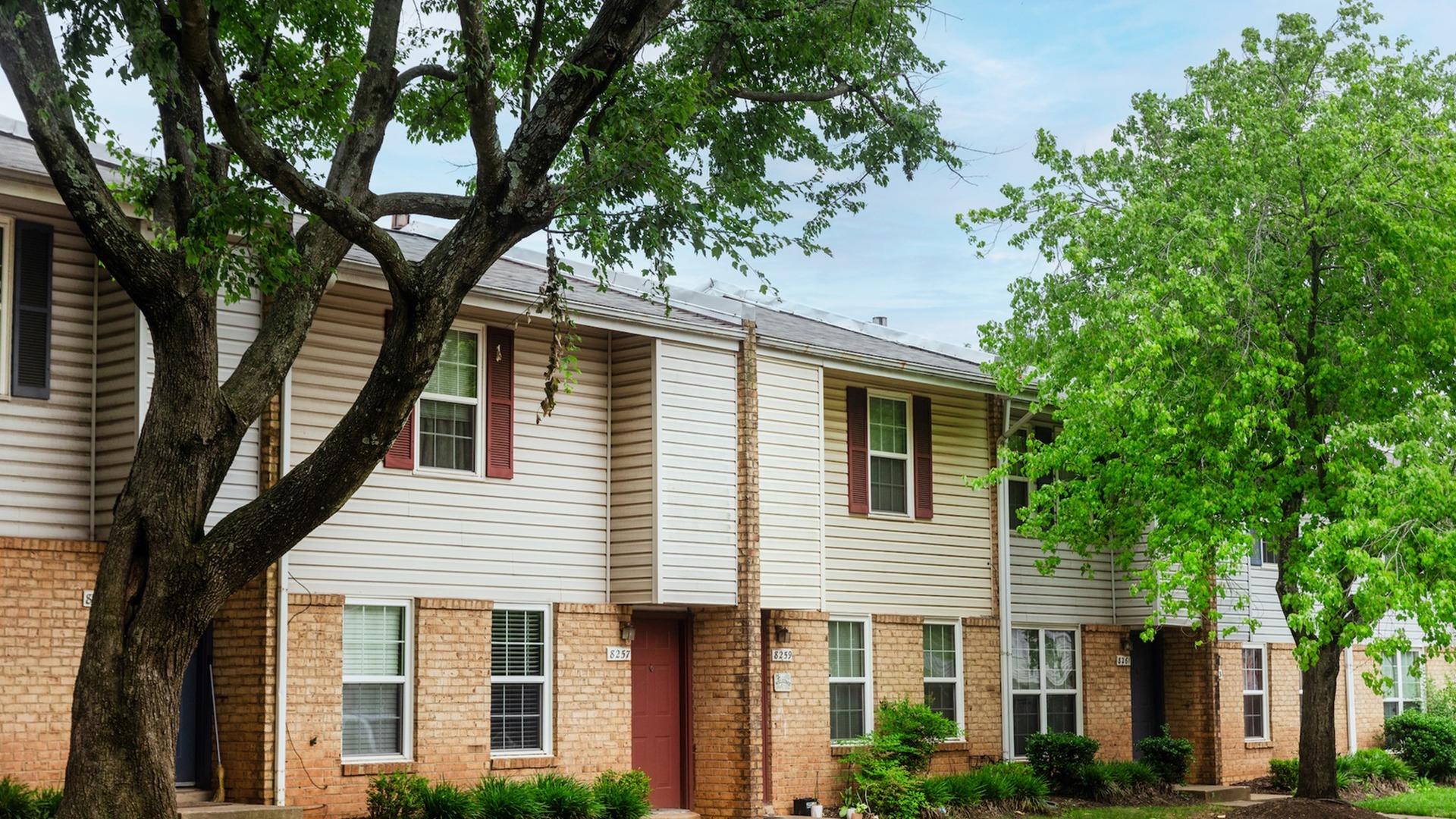 The Glen at White Pines Exterior