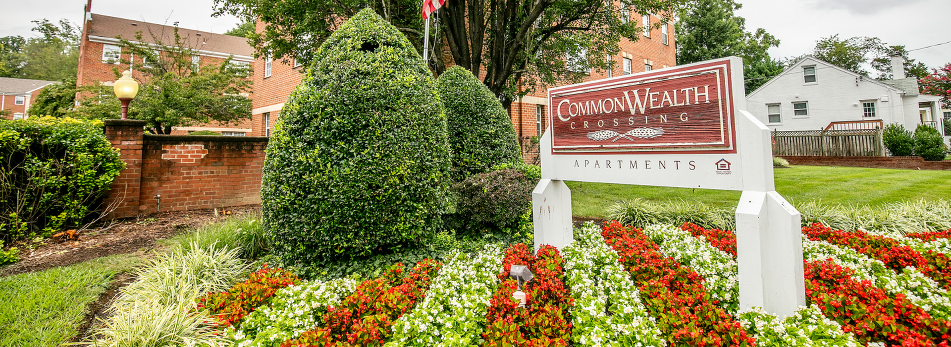 Commonwealth Crossing Sign