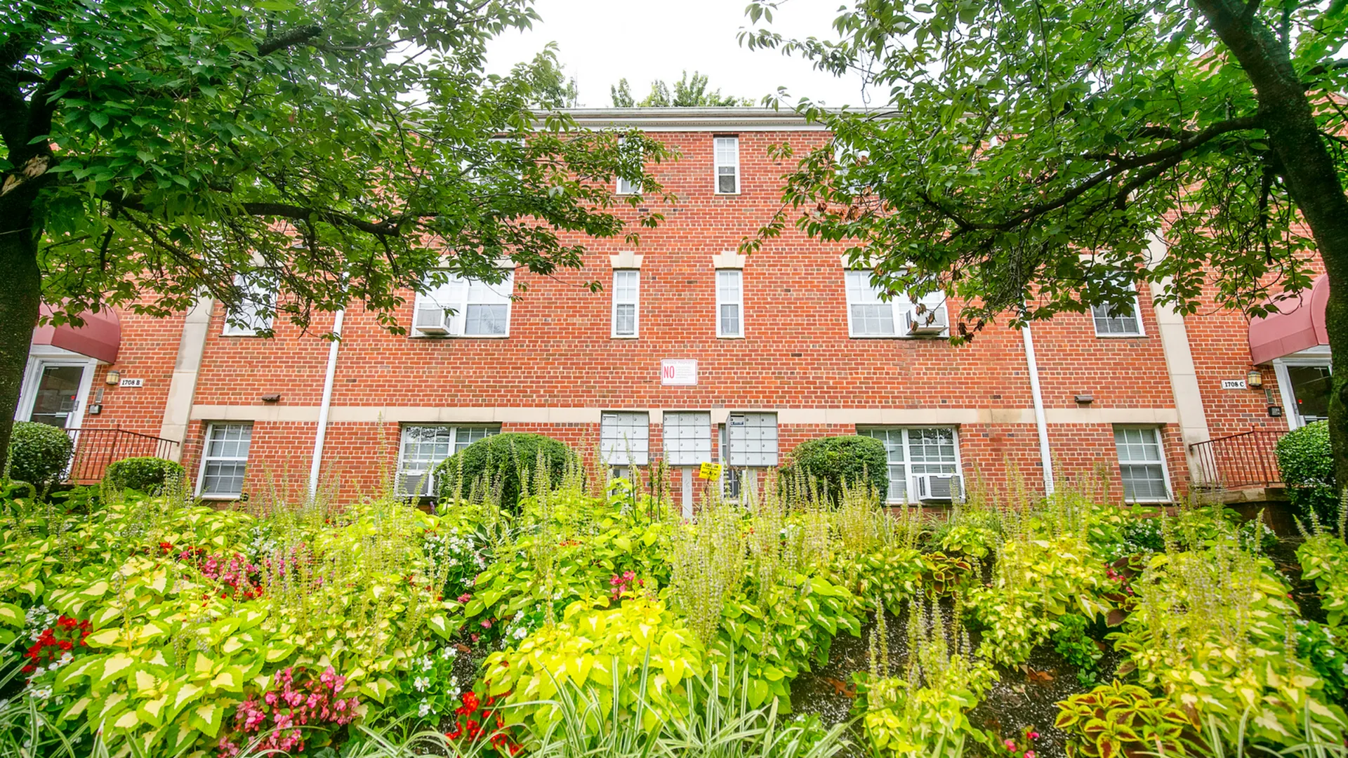 Commonwealth Crossing Exterior