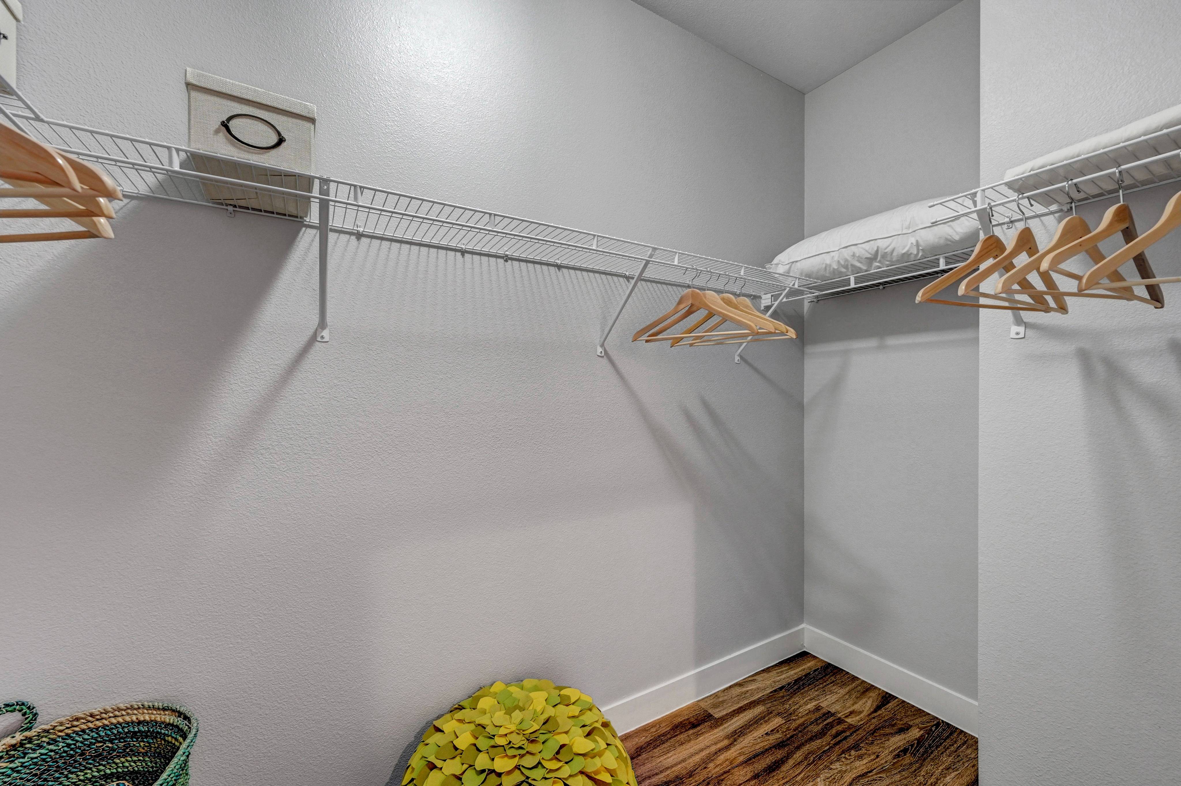 logan-at-southern-highlands-townhome-walk-in-closet
