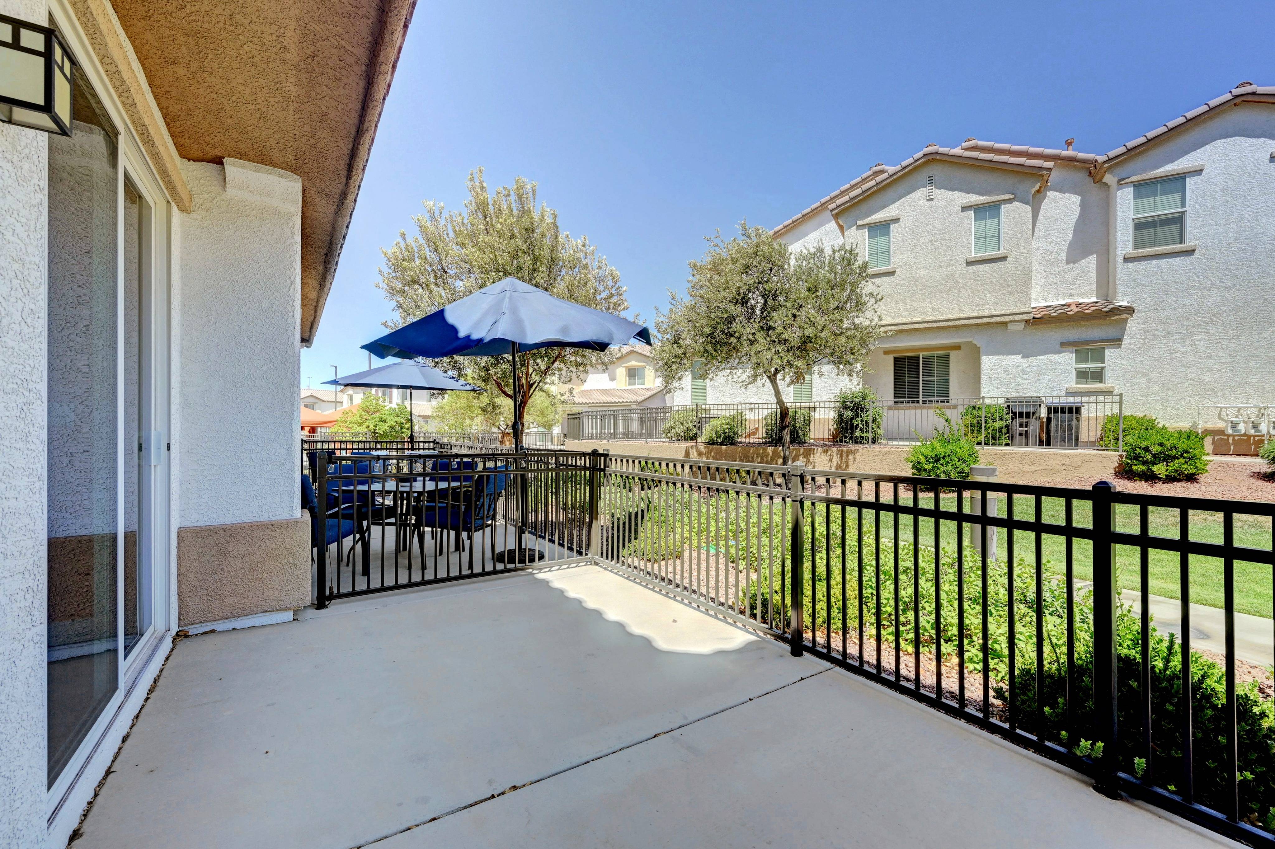 logan-at-southern-highlands-townhomes-fenced-patio