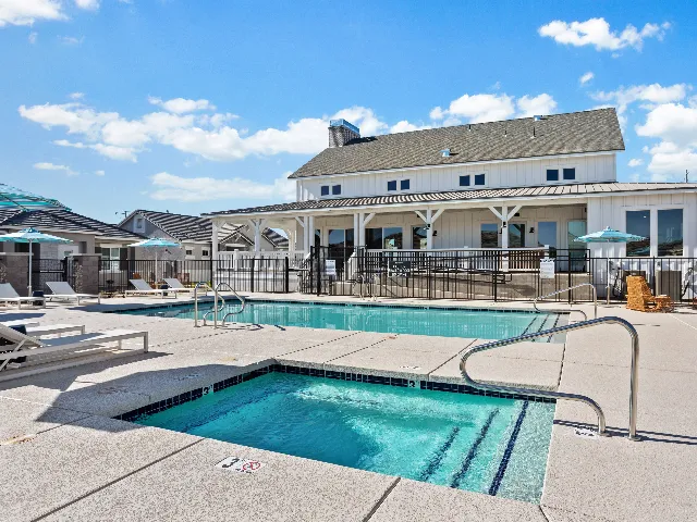 Swimming Pool & Spa