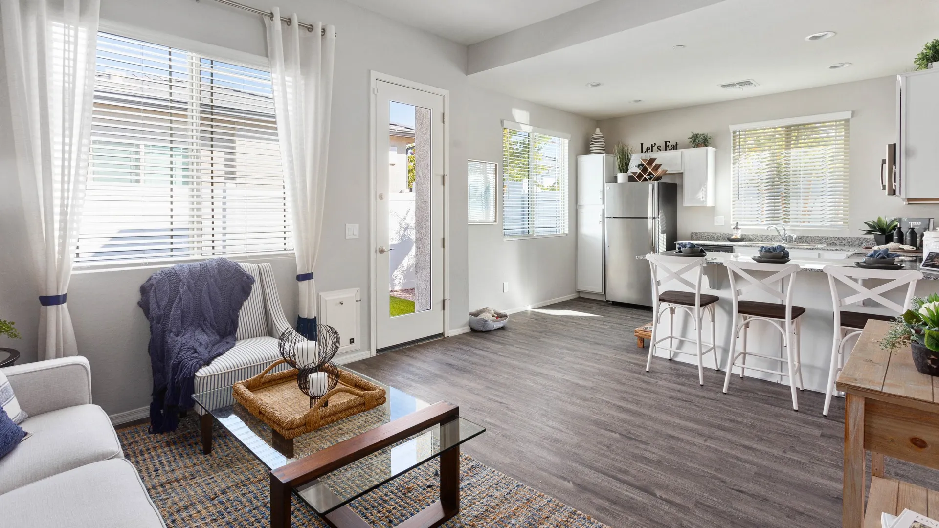 logan-at-ellsworth-living-room-kitchen
