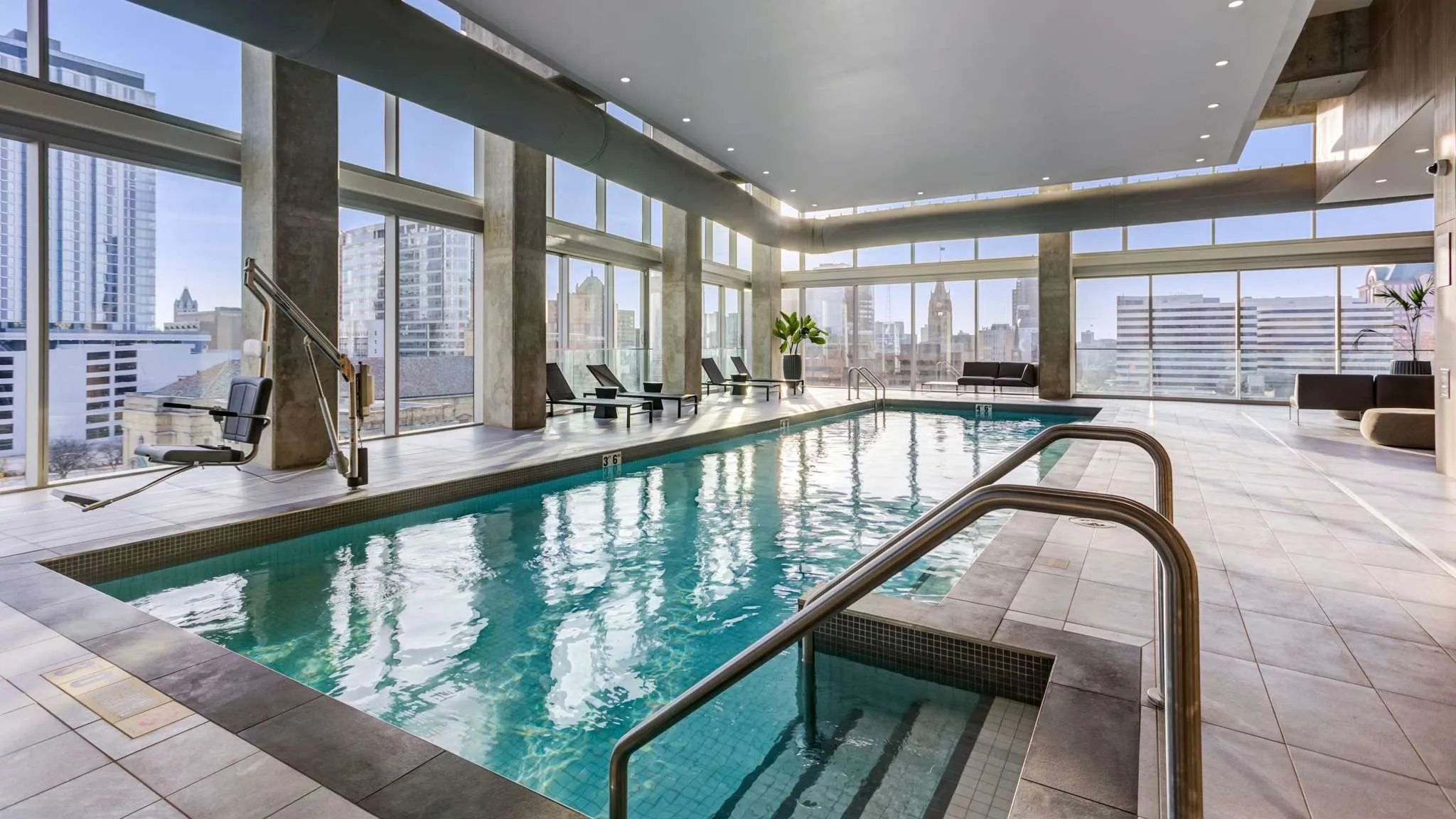7th Floor - Pool