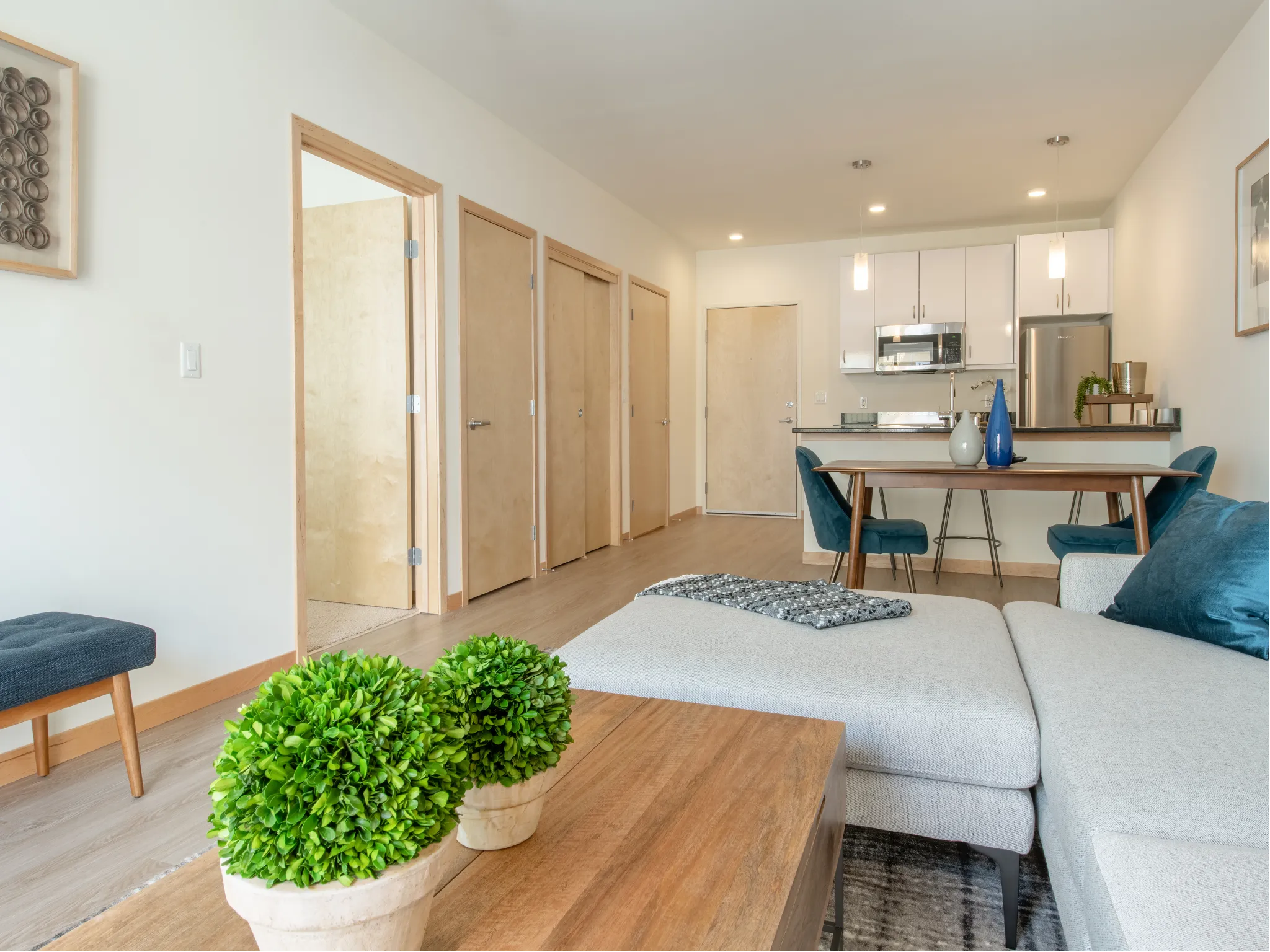 1 Bed / 1 Bath - 702 SF - Living & Kitchen