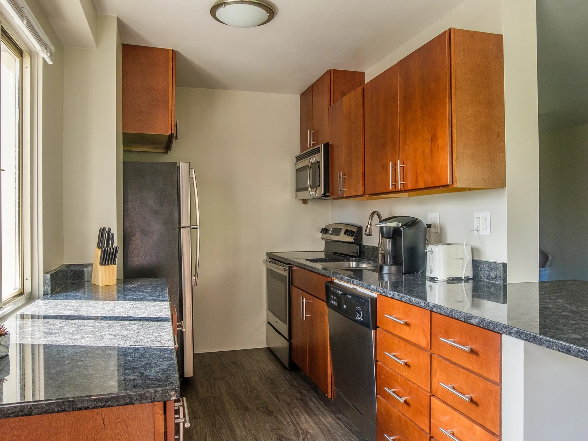 2 Bed / 1 Bath - 1,100 SF - Renovated Kitchen