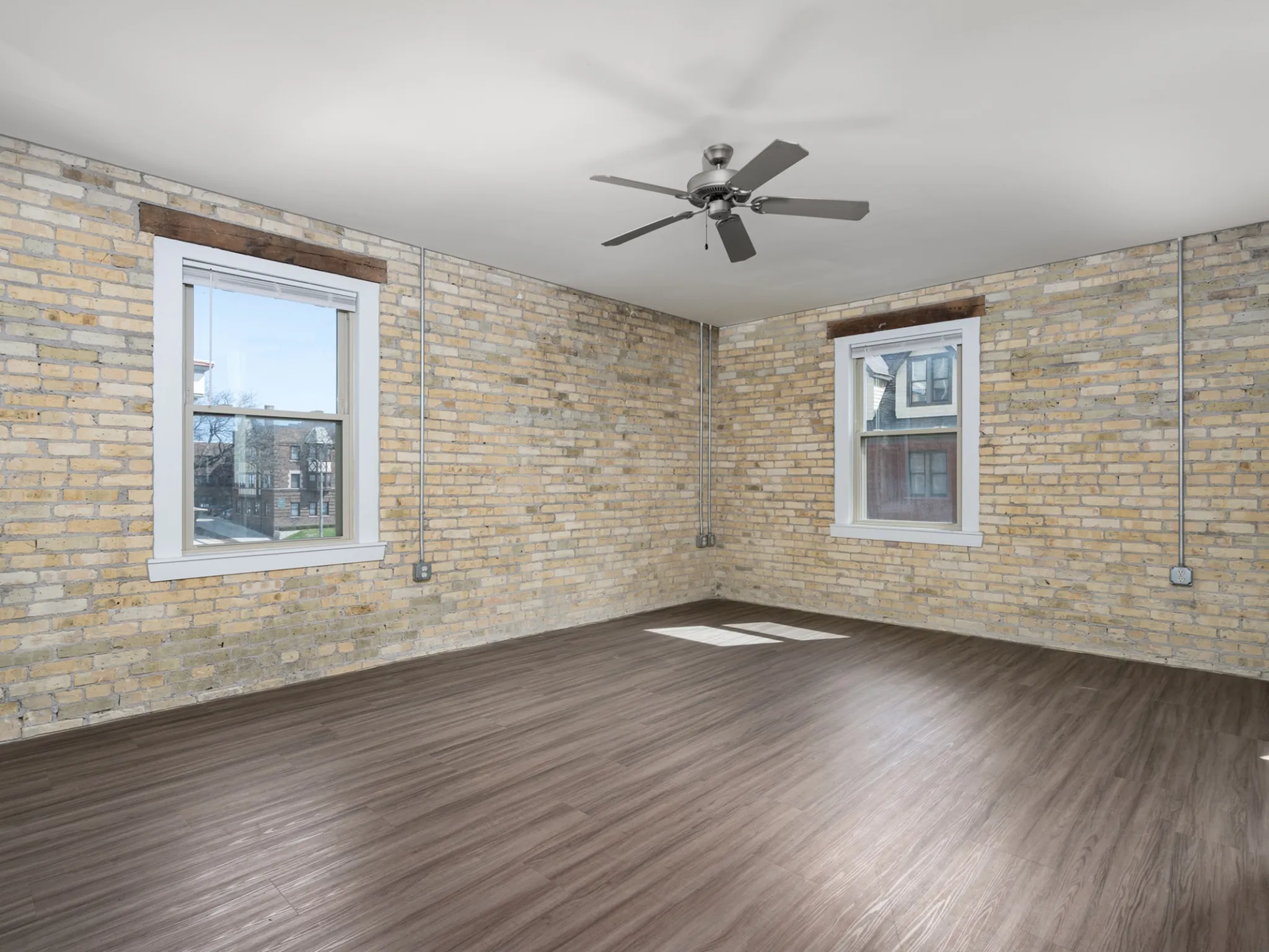 2 Bed + Den / 1 Bath - 1,500 SF - Living Room