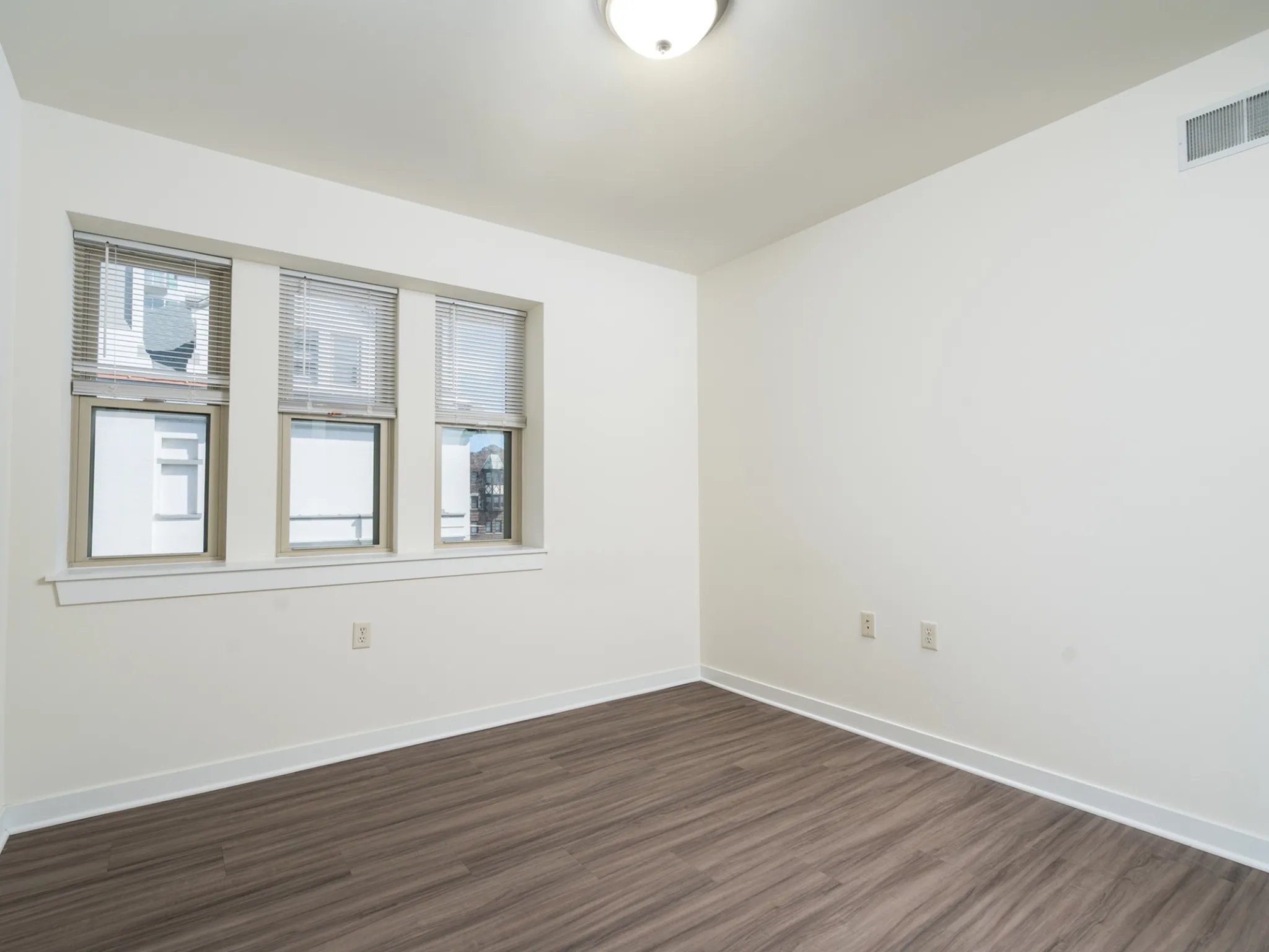 2 Bed + Den / 1 Bath - 1,500 SF - Bedroom
