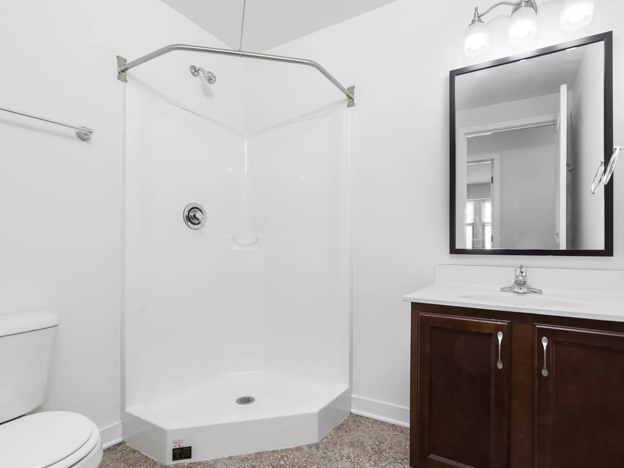 3 Bed / 2 Bath - 1,500 SF - Bathroom