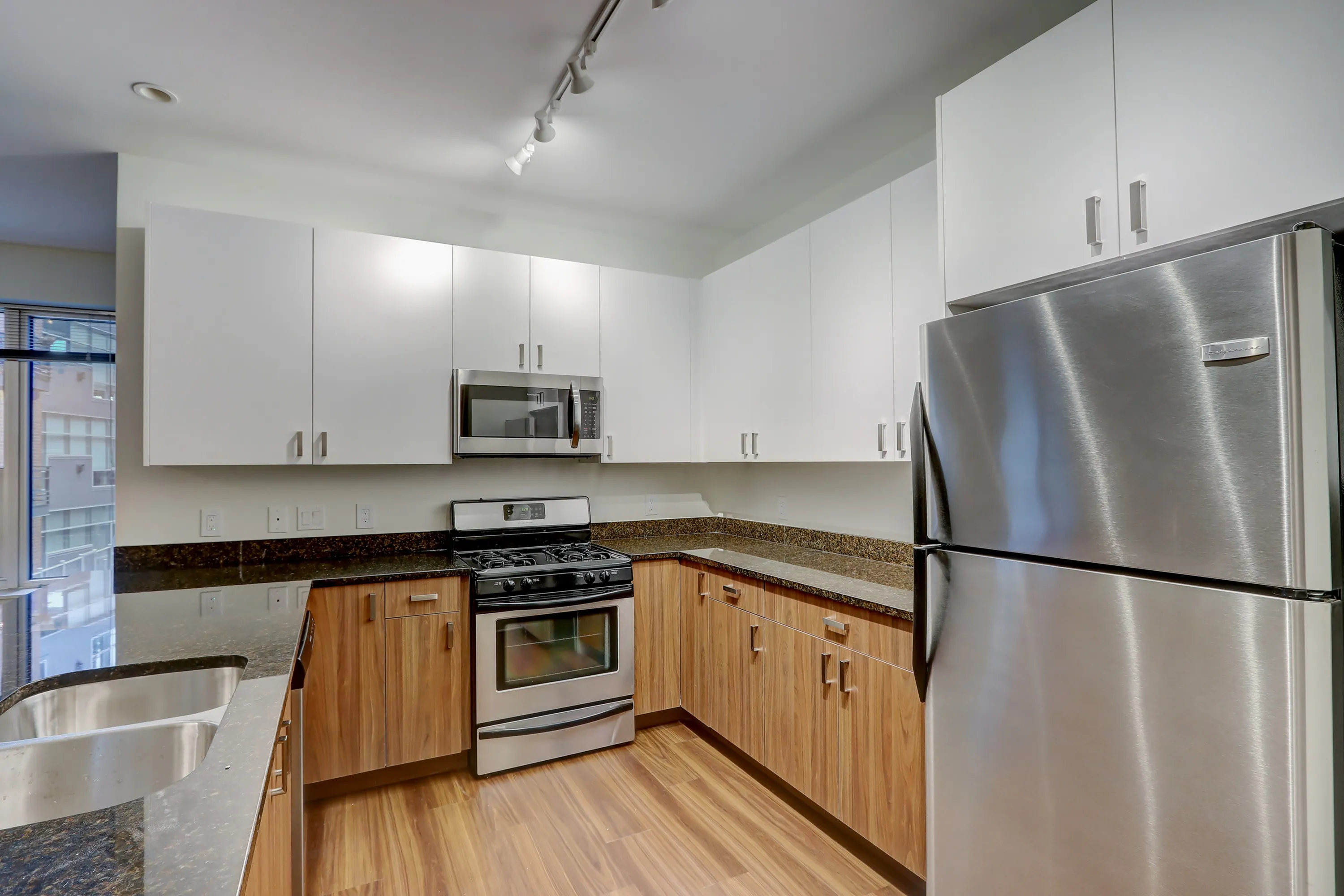 Renovated 2 Bed / 2 Bath - 1368 SF Kitchen