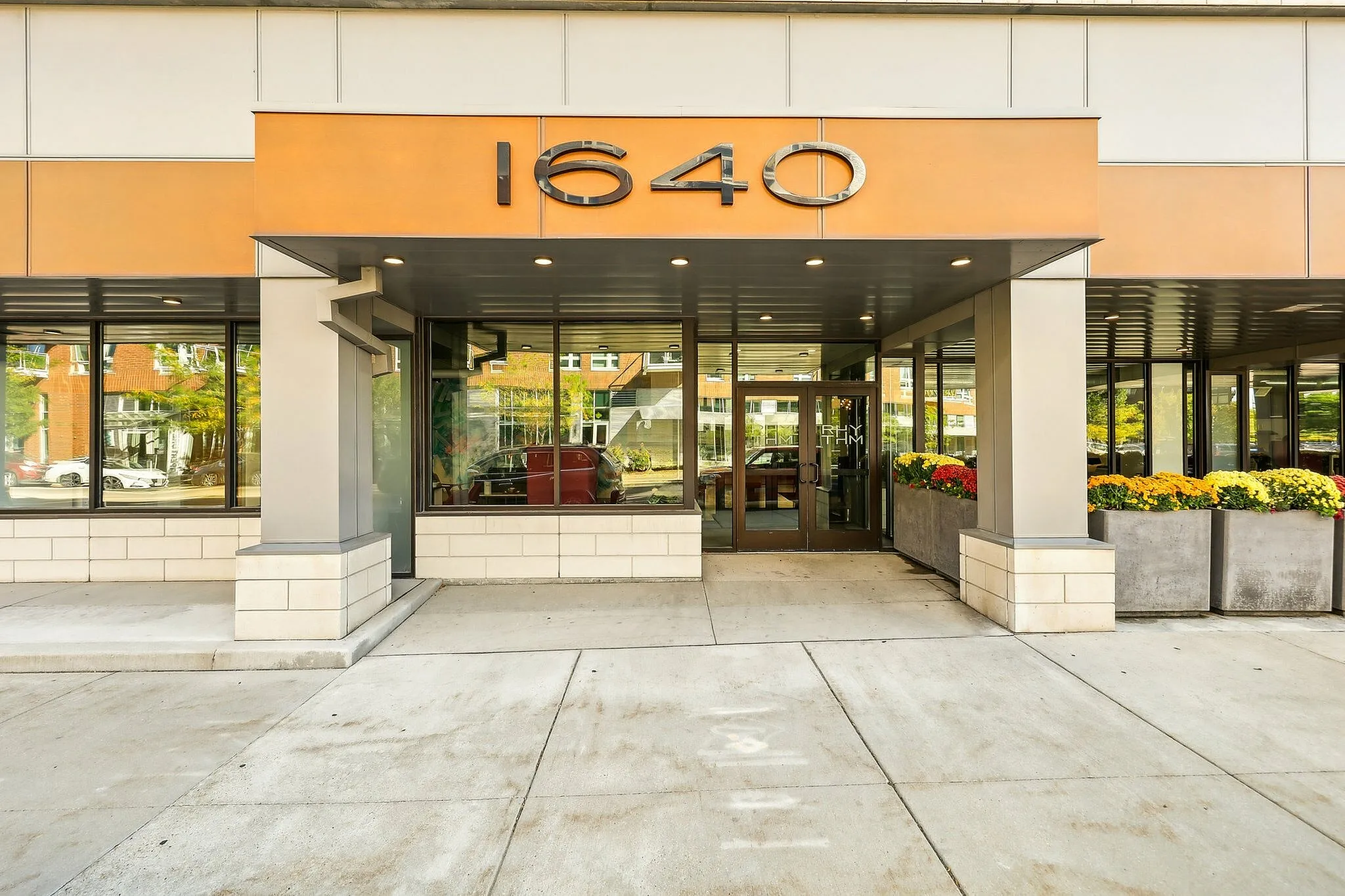 Rhythm Milwaukee Apartments Exterior