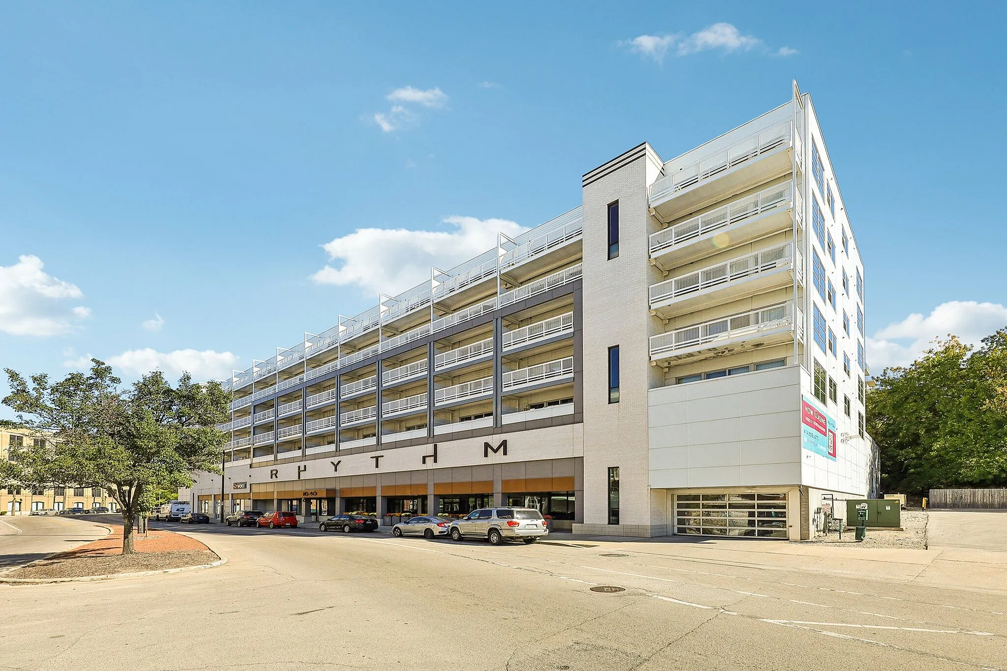 Rhythm Milwaukee Apartments Exterior