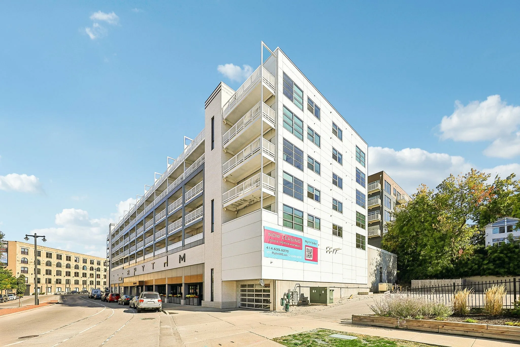 Rhythm Milwaukee Apartments Exterior