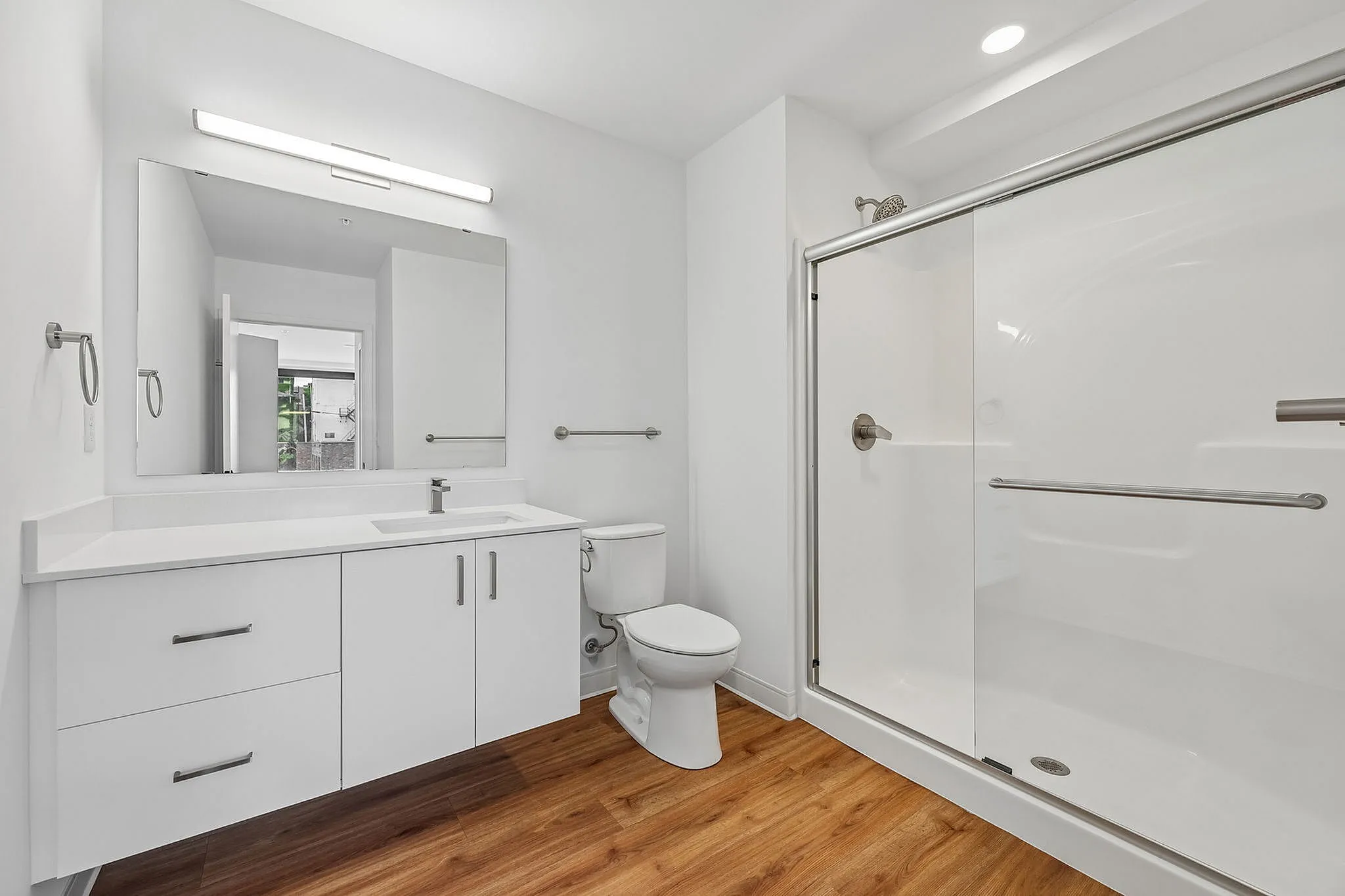 Buca Townhome En Suite Bathroom