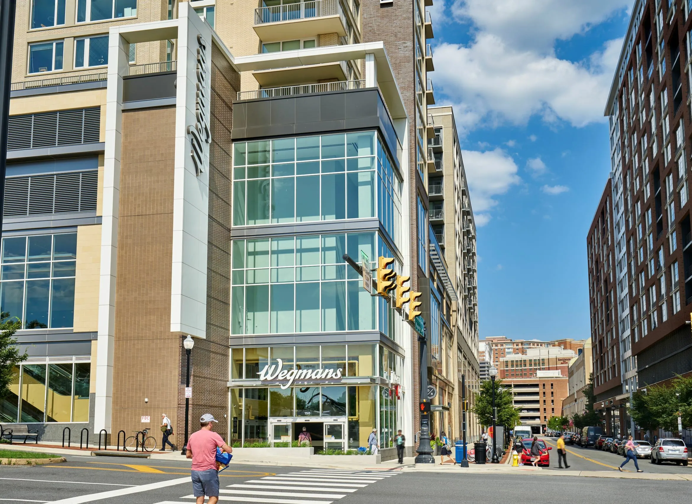 Living the Carlyle Life: The Ultimate Urban Oasis Near Eisenhower Metro-image