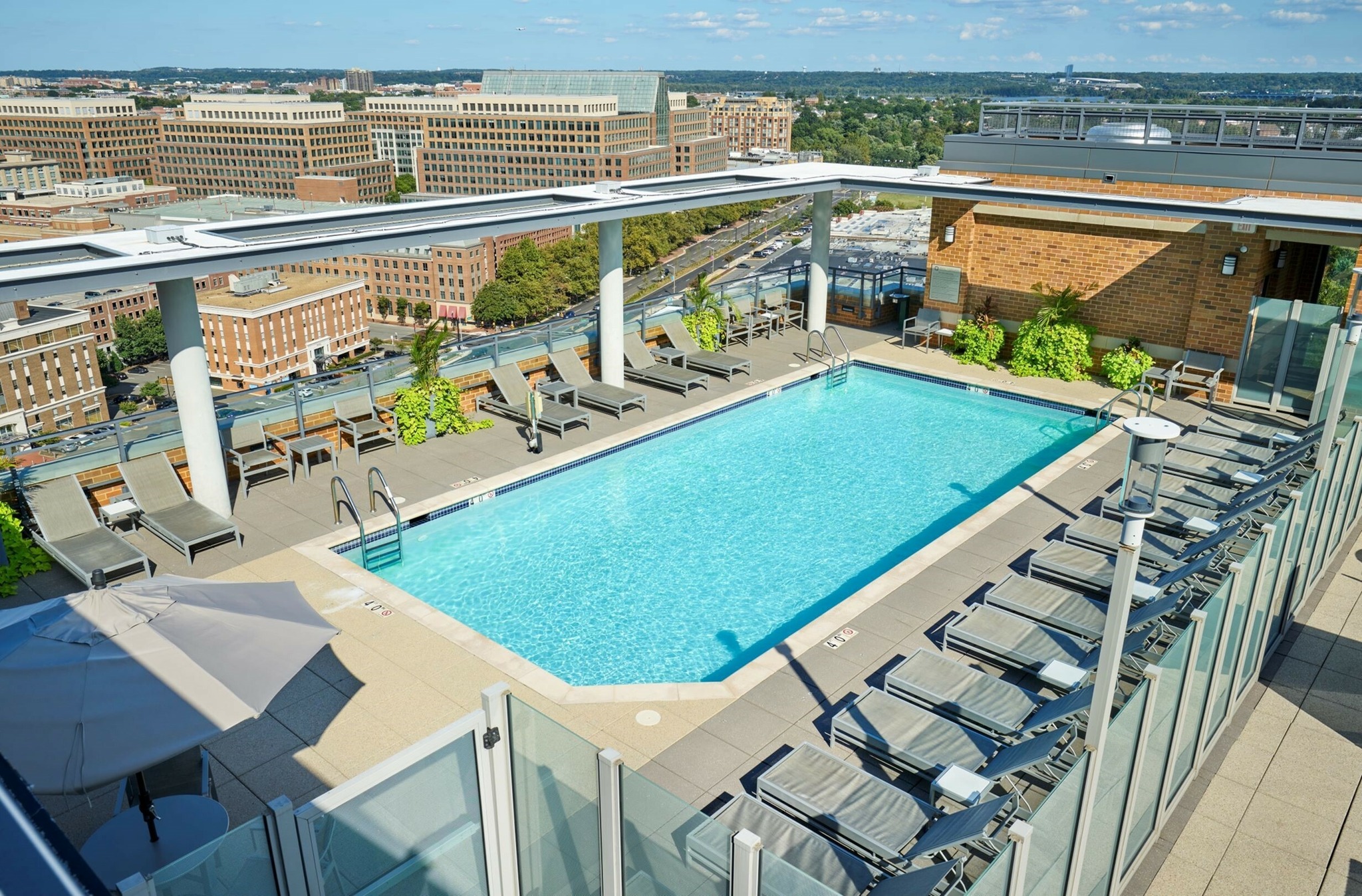 Image of Rooftop Lounge & Swimming Pool With Sun Deck | Parc Meridian at Eisenhower Station | Luxury Alexandria VA Apartments