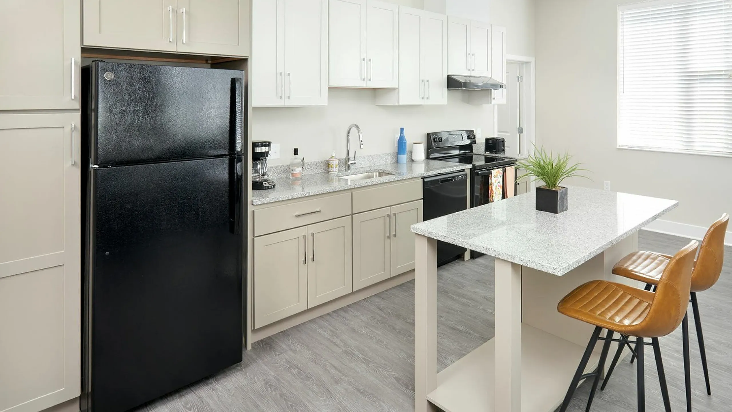 Robinson Kitchen | Robinson at One University | Affordable Fairfax VA Apartments