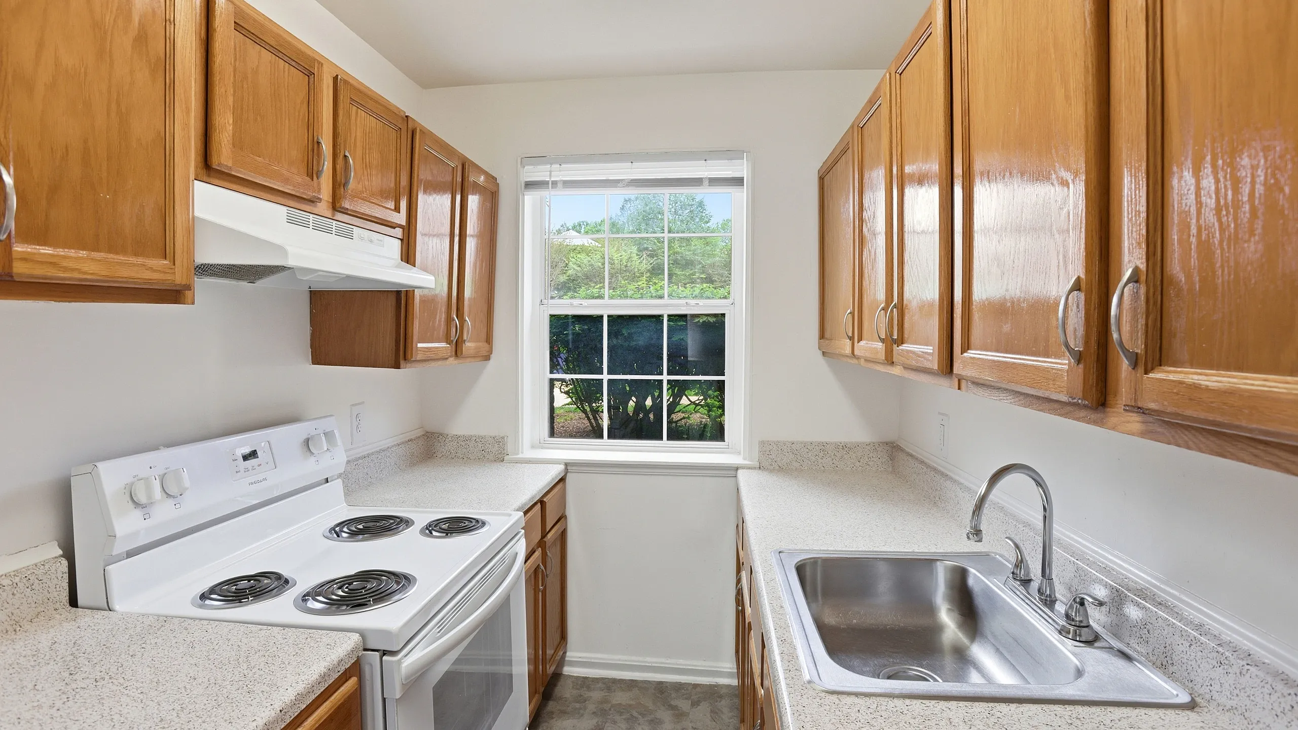 East Falls Apartments Kitchen | East Falls Apartments | Affordable Falls Church VA Apartments | Affordable Arlington VA Apartments