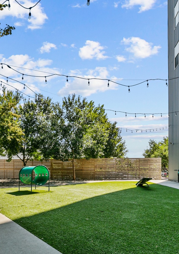 Apartments for rent in Dallas, Texas Sylvan Thirty Apartment Homes!