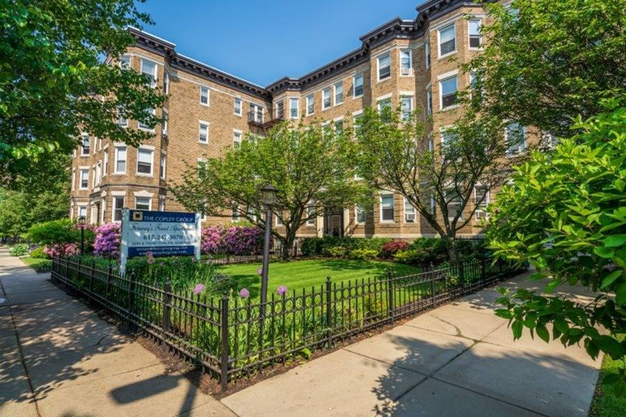 105-111 Queensberry St Exterior