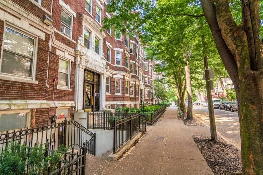 16-40 Queensberry St Exterior