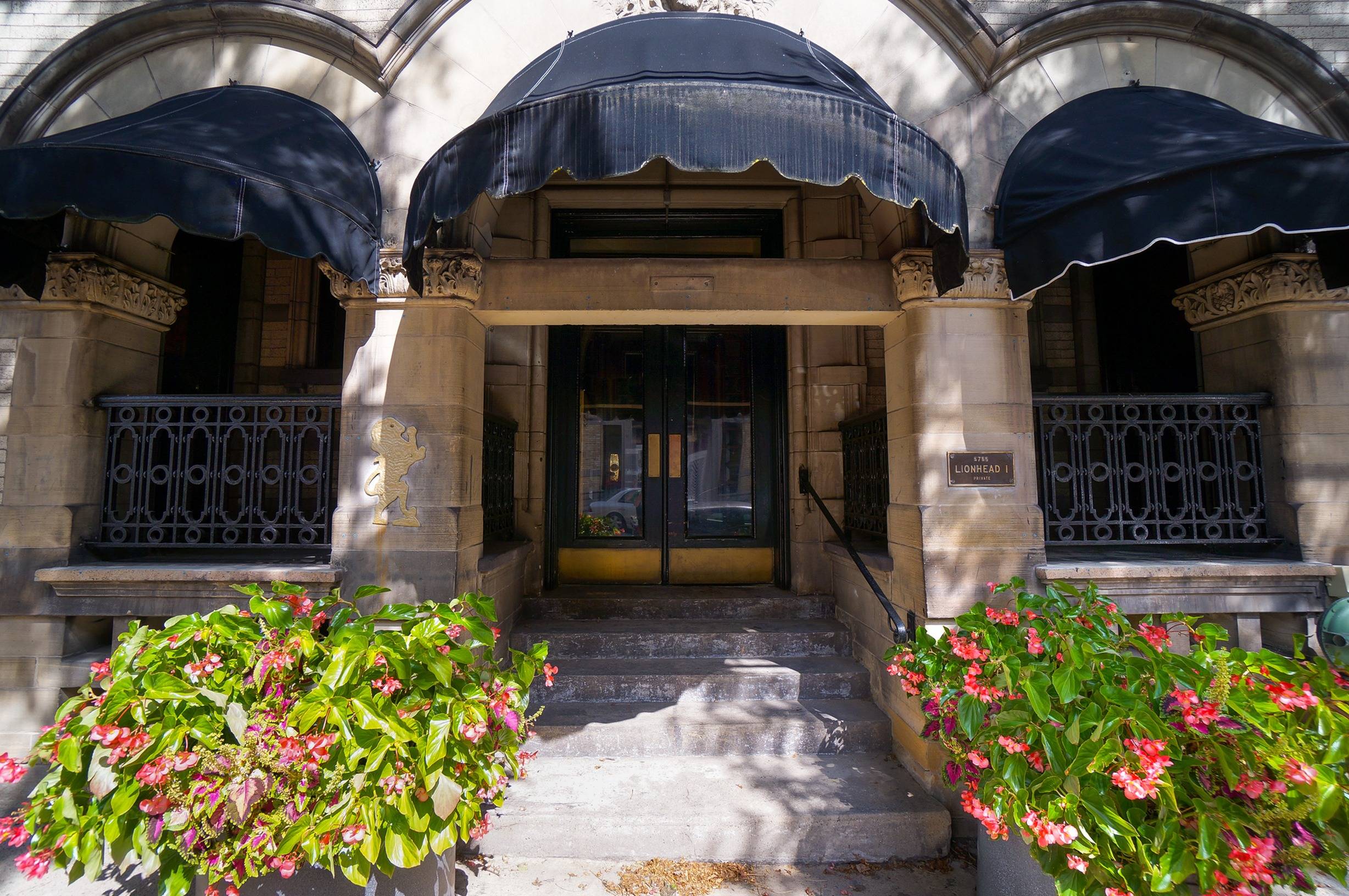 1 2 Bed Apartments Check Availability Lionhead