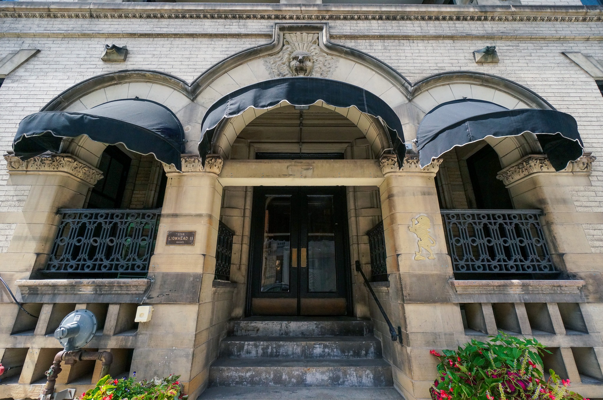 Entrance of the Lionhead
