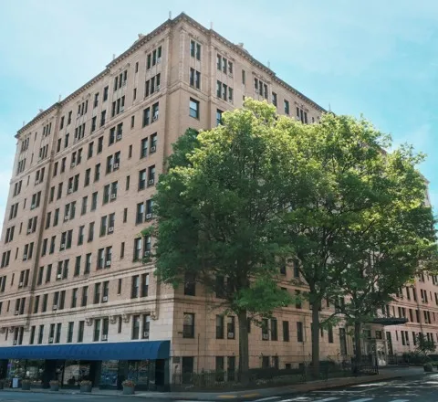 Arlington Exterior on Aiken and Centre Ave