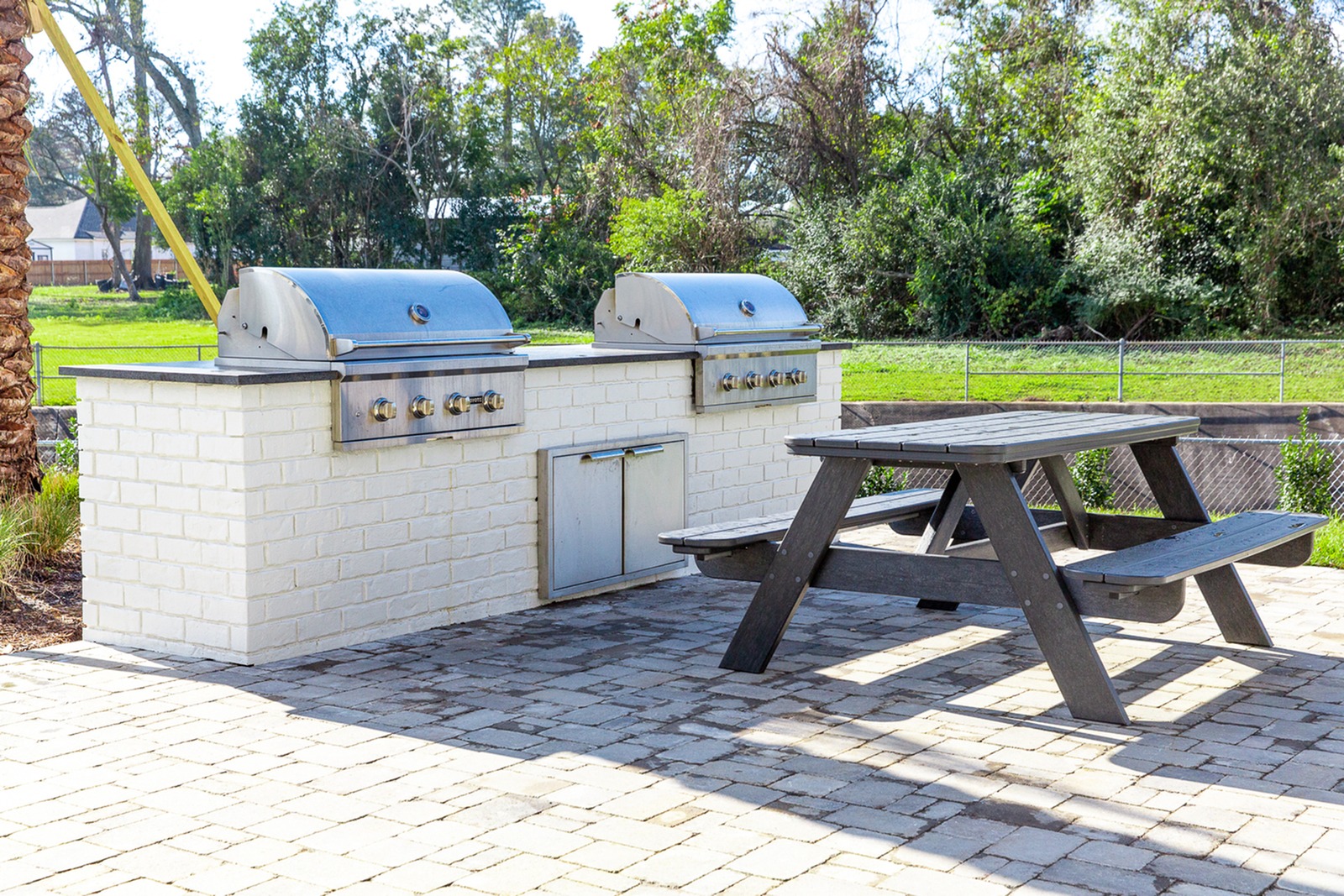 picnic and barbeque facilities | bayou shadows apartments