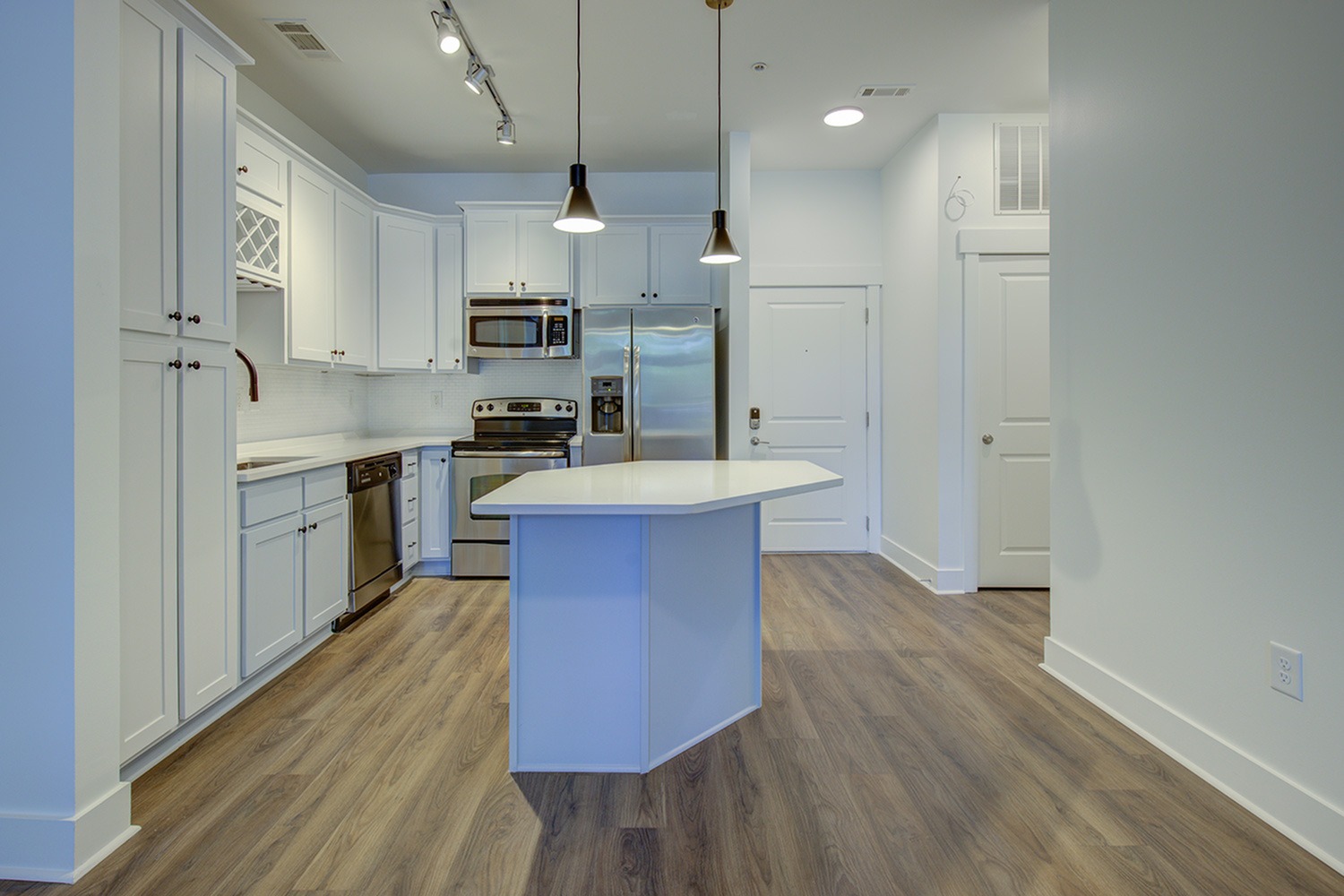modern kitchen | Apartments in Cary, NC | Lofts at Weston