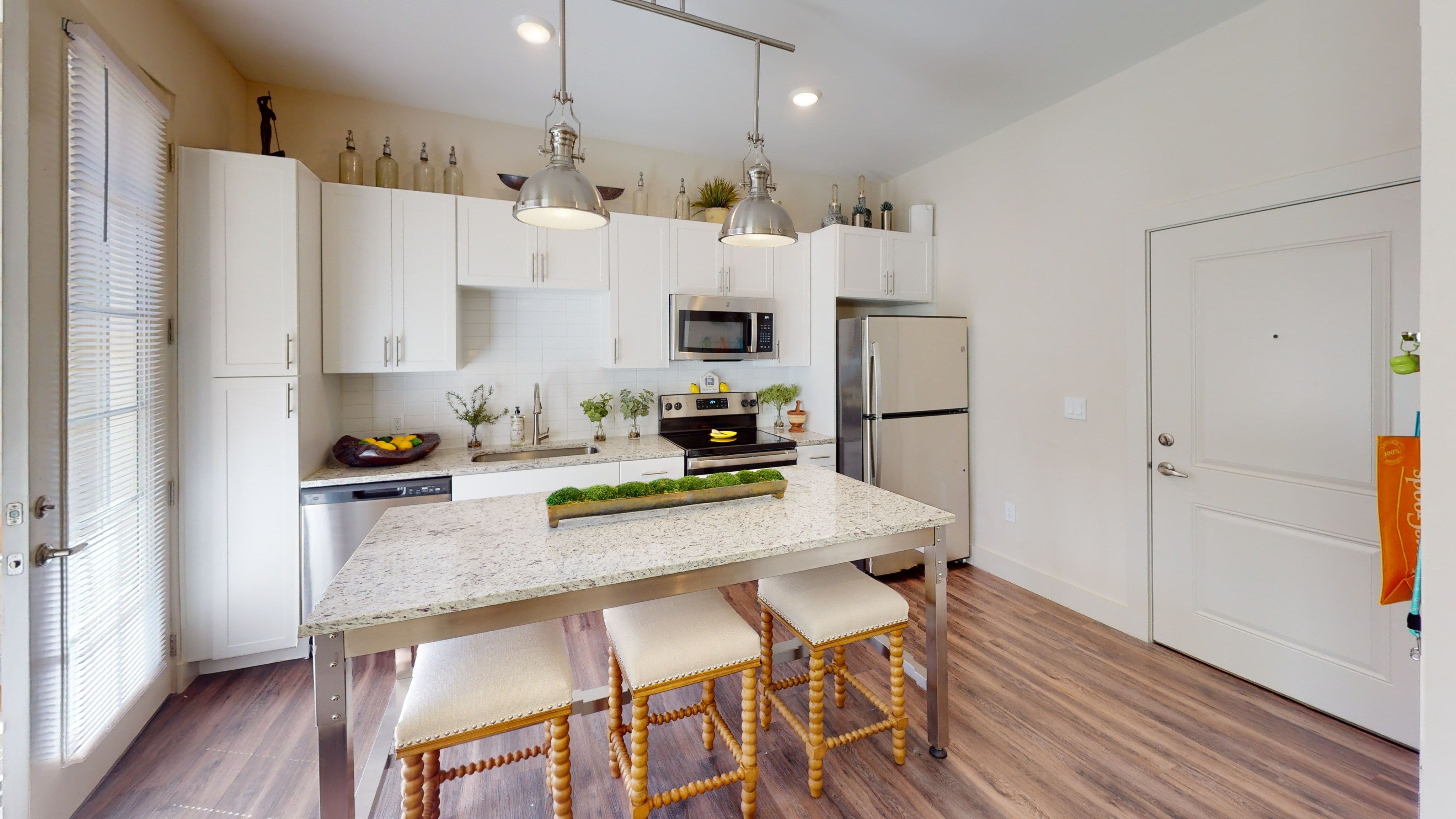Fully equipped kitchen with custom built island